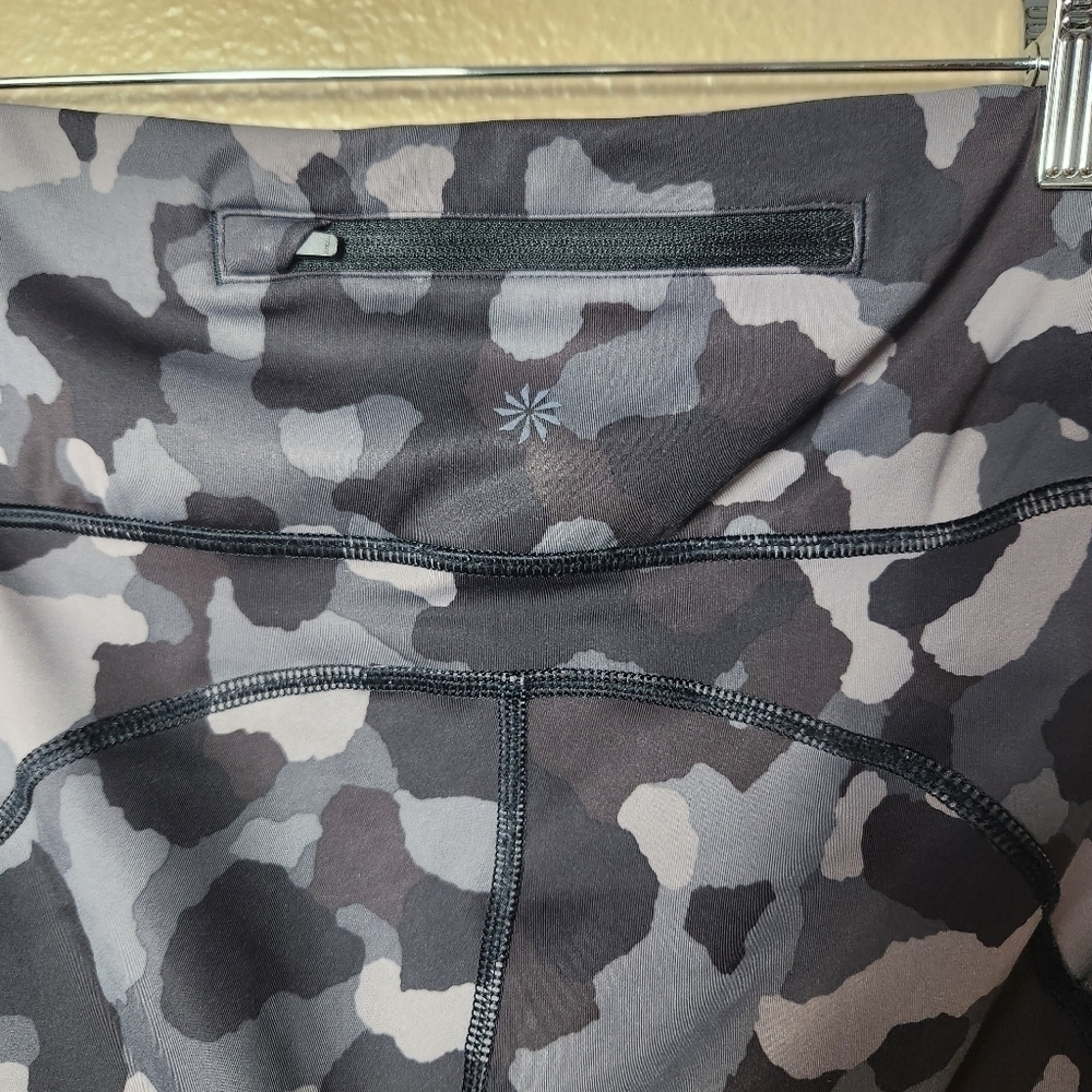 Athleta Lightening Camo 7/8 Tight Leggings w/Stash Pockets in Supersonic-Size S - Picture 6 of 12